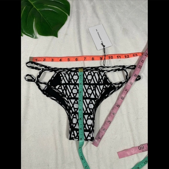 NEW THRIVE Luna Cutout Bikini Bottoms in Medium‎ - Picture 11 of 11